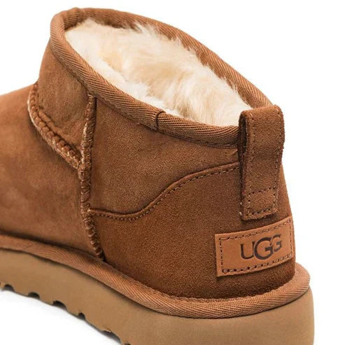 تخفيضات على أحذية Ugg الكلاسيكية القصيرة جداً 