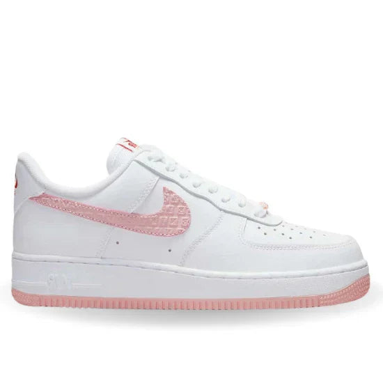 حذاء رياضي Air Force 1 Low "عيد الحب 2022"
