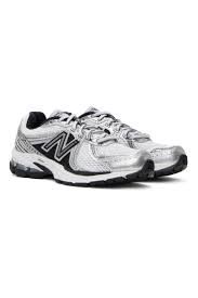 Kids New Balance White & Black 860v2 Sneakers
